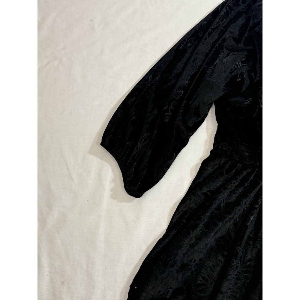 Torrid Blouse Womens Sz 2 Black Velvet Peplum Boho Sweetheart Smocked 18-20 NWT - Picture 6 of 6